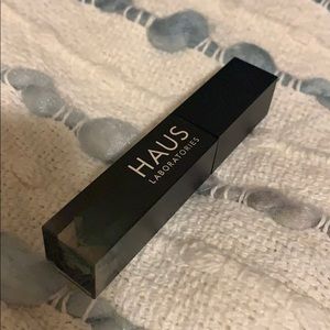 Haus Labs Glam Attack Liquid Shimmer Powder